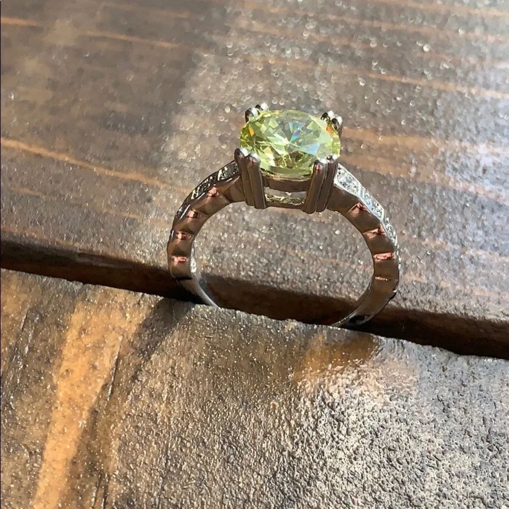 Ring - Picture 2 of 5